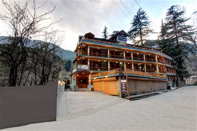 deluxe hotel in manali